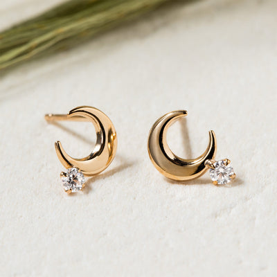 月・星モチーフが持つ意味や起源は？おすすめのジュエリーのご紹介