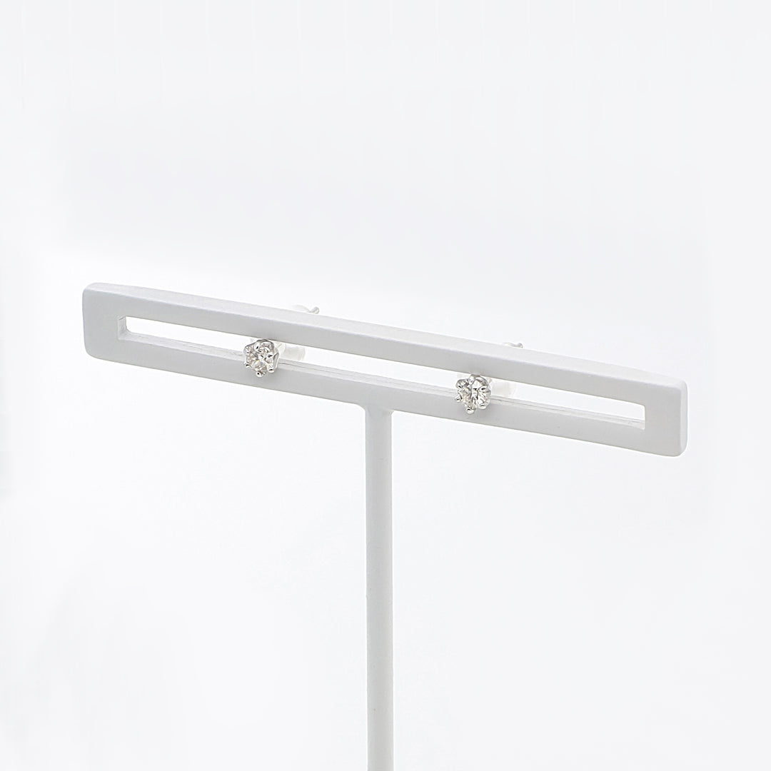 プラチナ ダイヤモンド ピアス（トータル0.10ct） （7282158174365