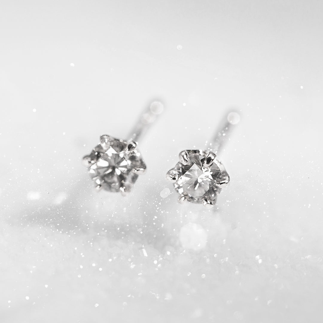 【WEB限定】K18 ホワイトゴールド ダイヤモンド ピアス(0.1ct) / ESTELLE (エステール)