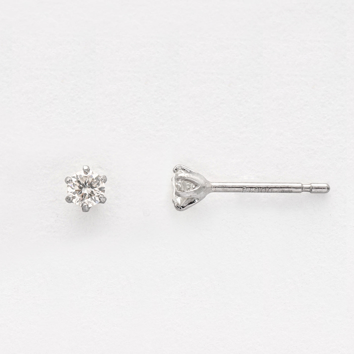 【WEB限定】プラチナ ダイヤモンド ピアス（0.10ct）