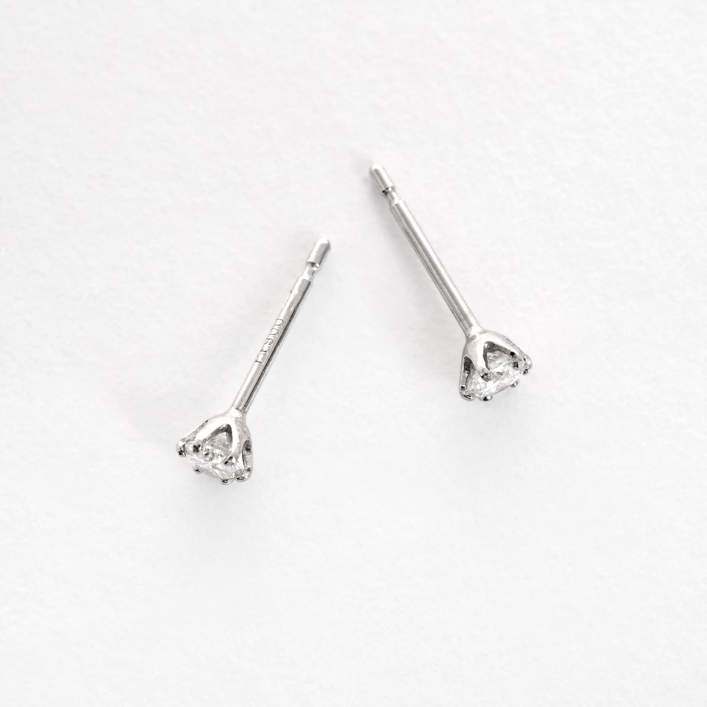 【WEB限定】プラチナ ダイヤモンド ピアス（0.10ct）