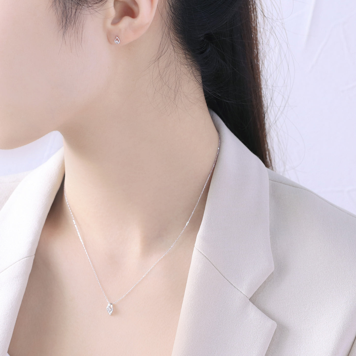 WEB限定】K10 ホワイトゴールド ダイヤモンド しずく ピアス 