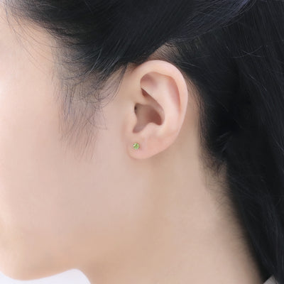 8月誕生石 K10 ホワイトゴールド ペリドット ピアス