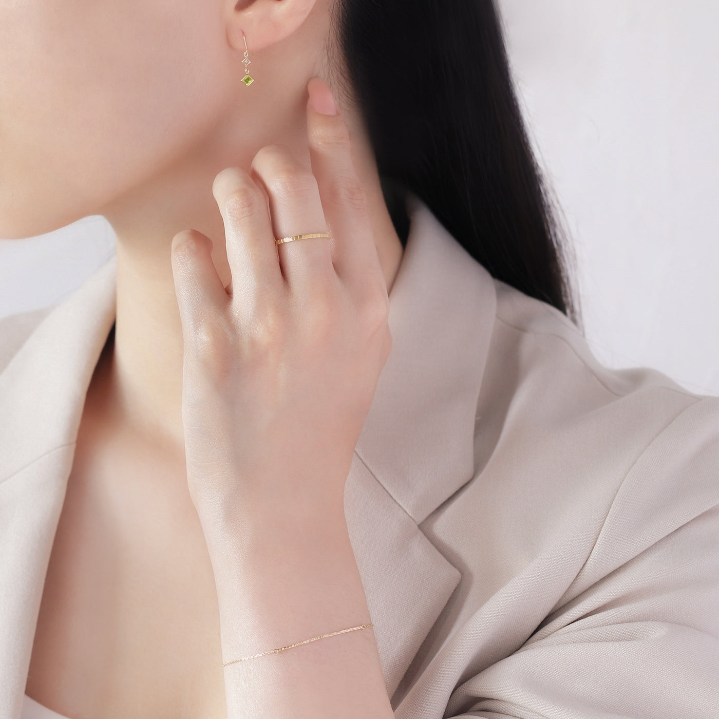 8月誕生石 K10 イエローゴールド ペリドット フック ピアス