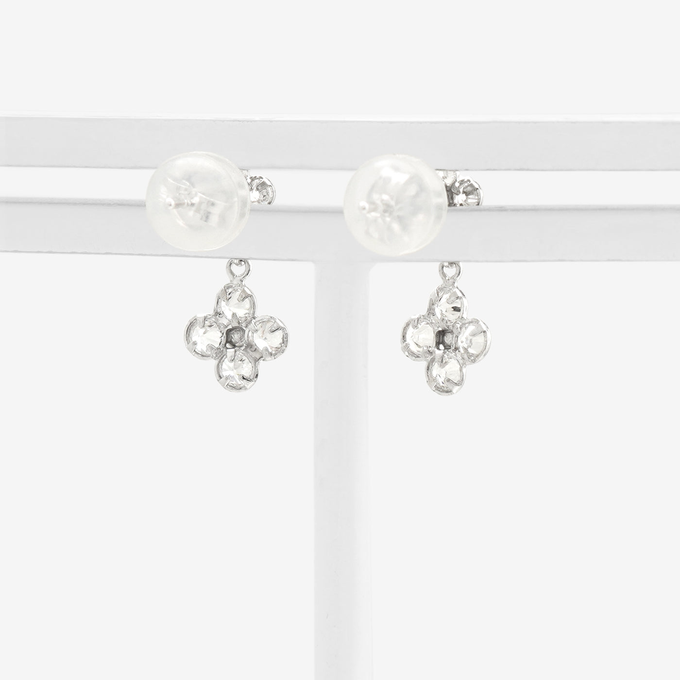 K10ホワイトゴールドフラワーピアス 11月誕生石 K10 ホワイトゴールド ブルートパーズ フラワー