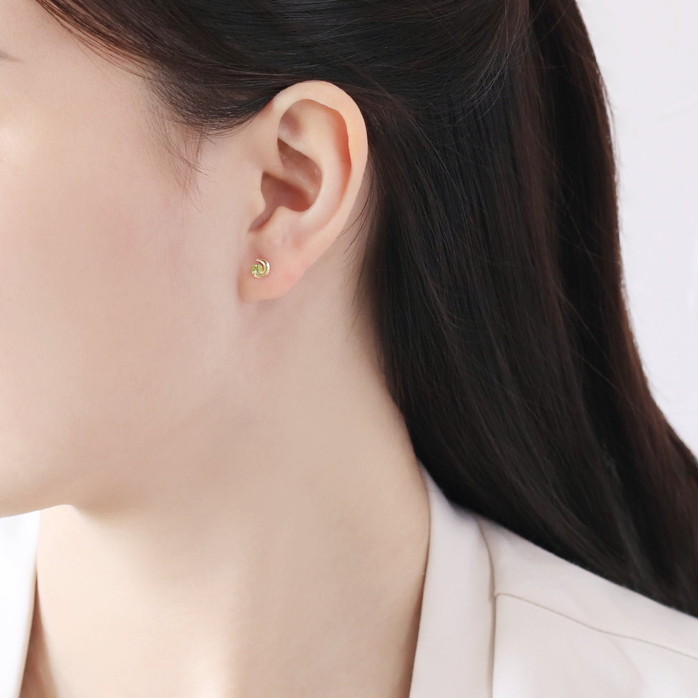 WEB限定】8月誕生石 K10 イエローゴールド ペリドット ムーン ピアス