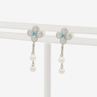 11月誕生石 K10 ホワイトゴールド ブルートパーズ フラワー ピアス