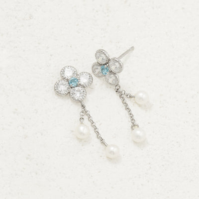 11月誕生石 K10 ホワイトゴールド ブルートパーズ フラワー ピアス