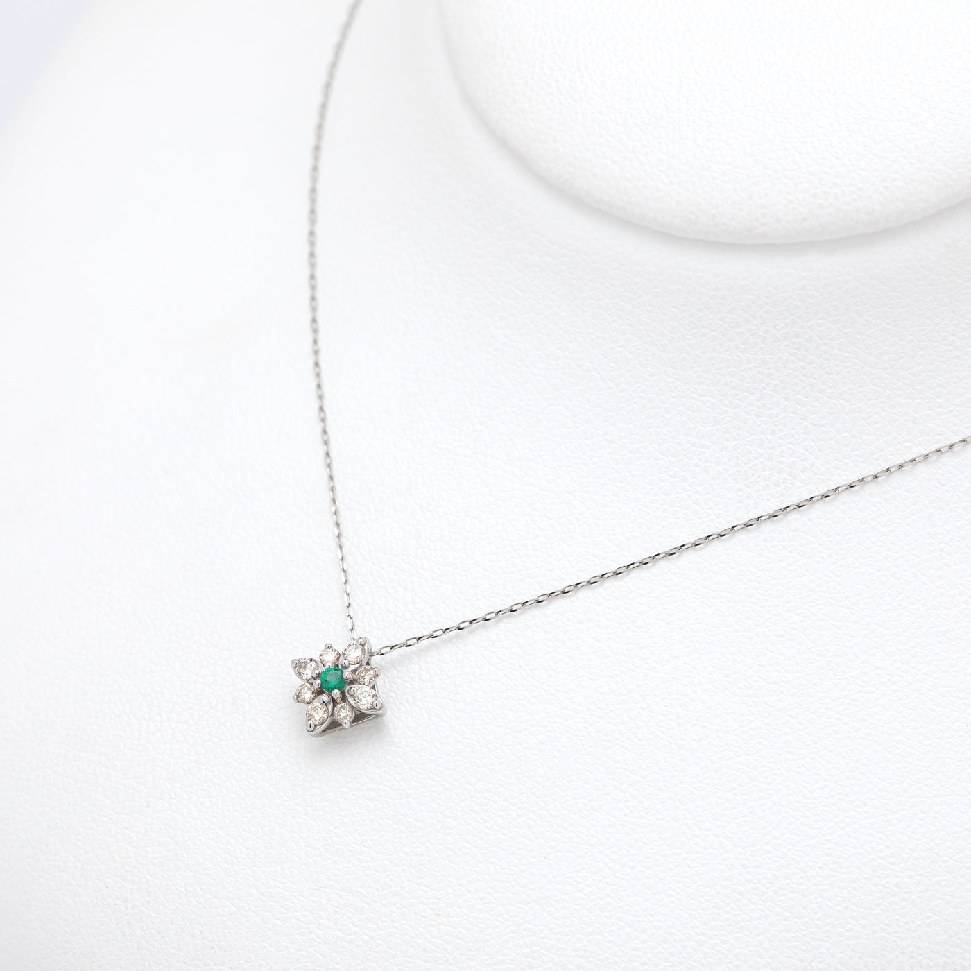 5月誕生石 プラチナ エメラルド ネックレス