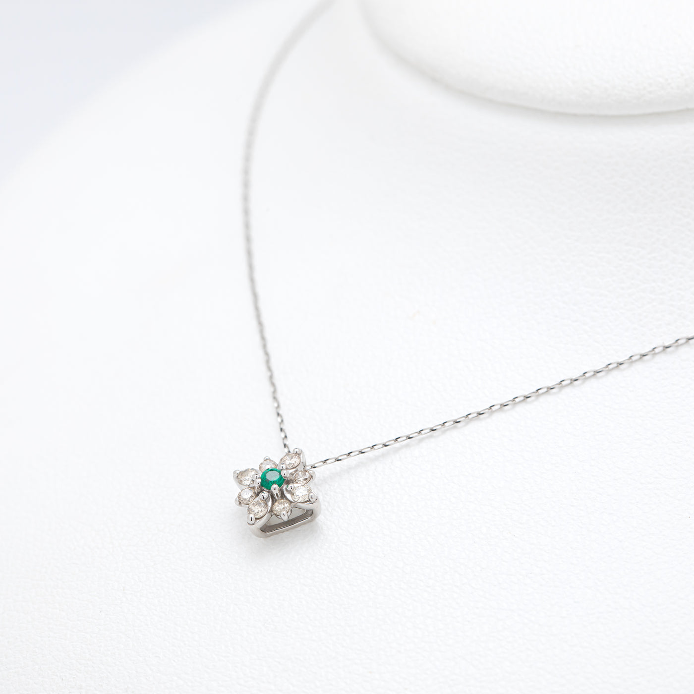 5月誕生石 プラチナ エメラルド ネックレス