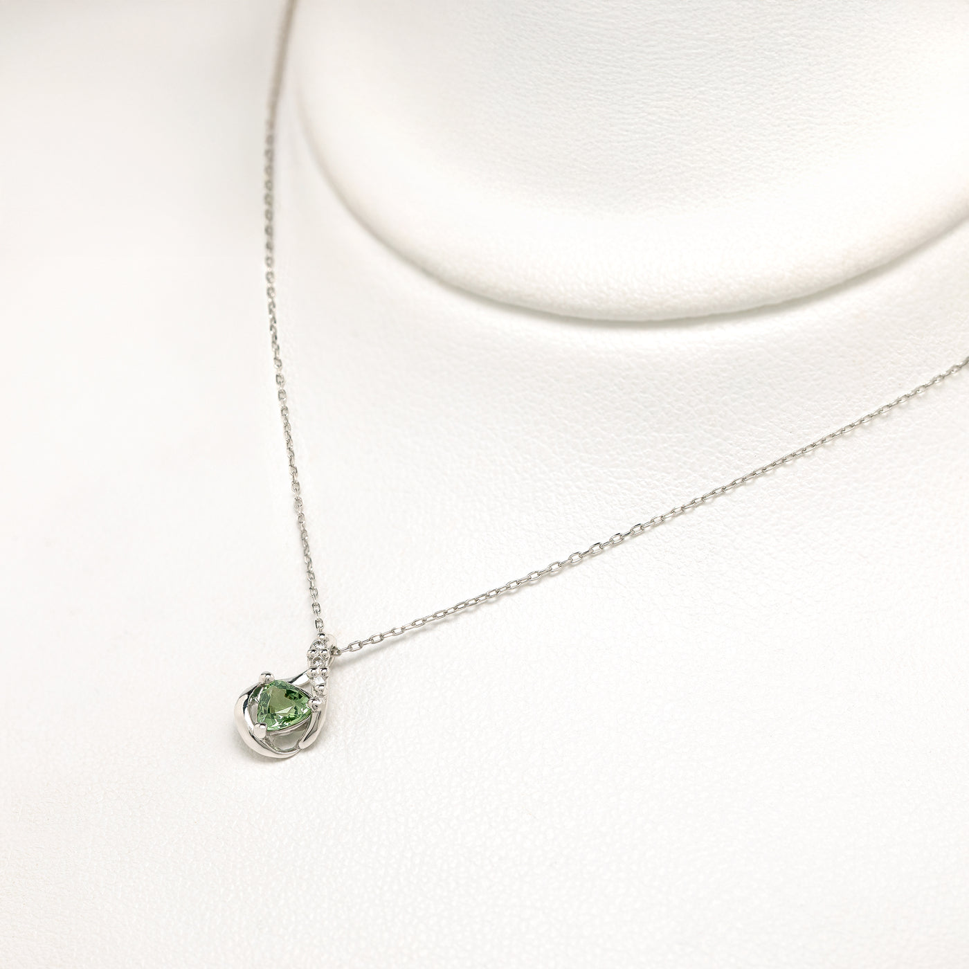 【WEB限定】9月誕生石 プラチナ グリーンサファイア しずく ネックレス