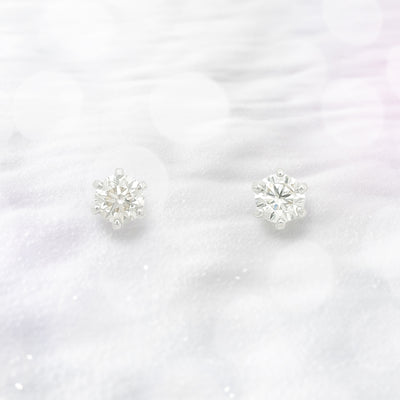 【WEB限定】K18 ホワイトゴールド ダイヤモンド ピアス（0.1ct）