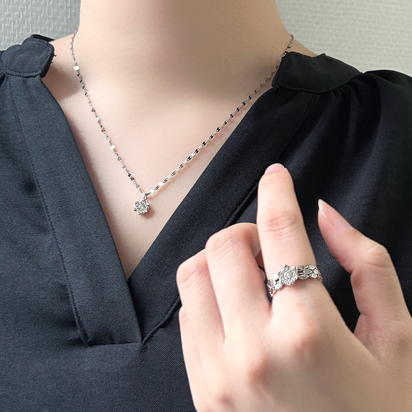 【asta Iris】プラチナ ダイヤモンド リング（指輪）（トータル0.31ct）