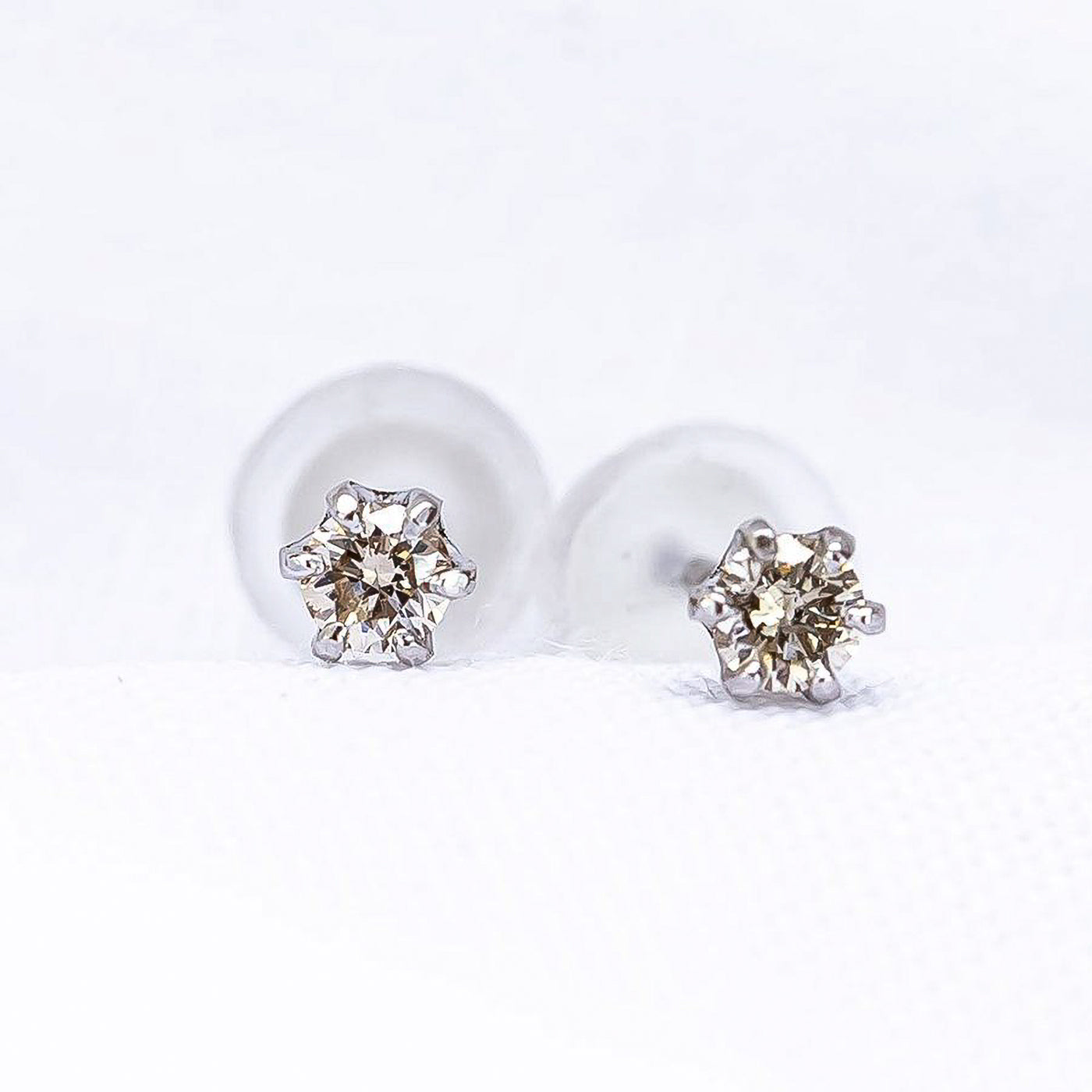 【WEB限定】プラチナ ダイヤモンド ピアス（0.10ct）