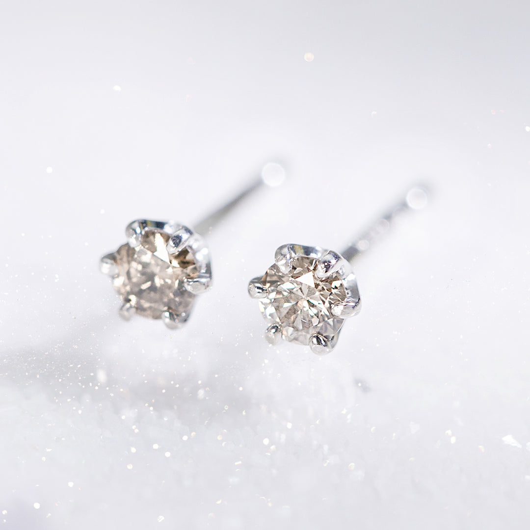 WEB限定】K18 ホワイトゴールド ダイヤモンド ピアス（0.12ct