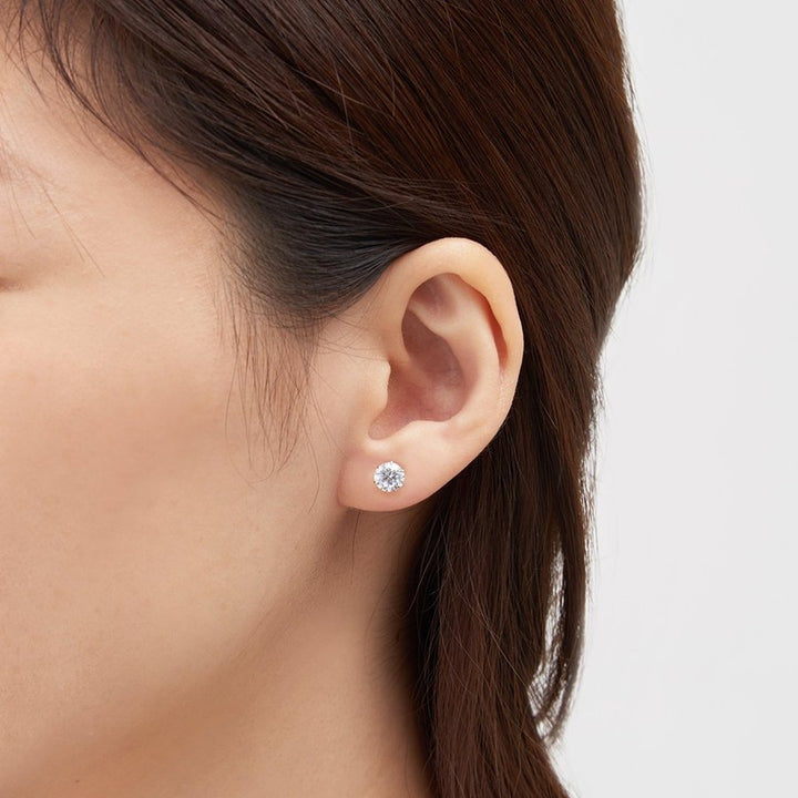 K18 ホワイトゴールド キュービックジルコニア ピアス（5mm